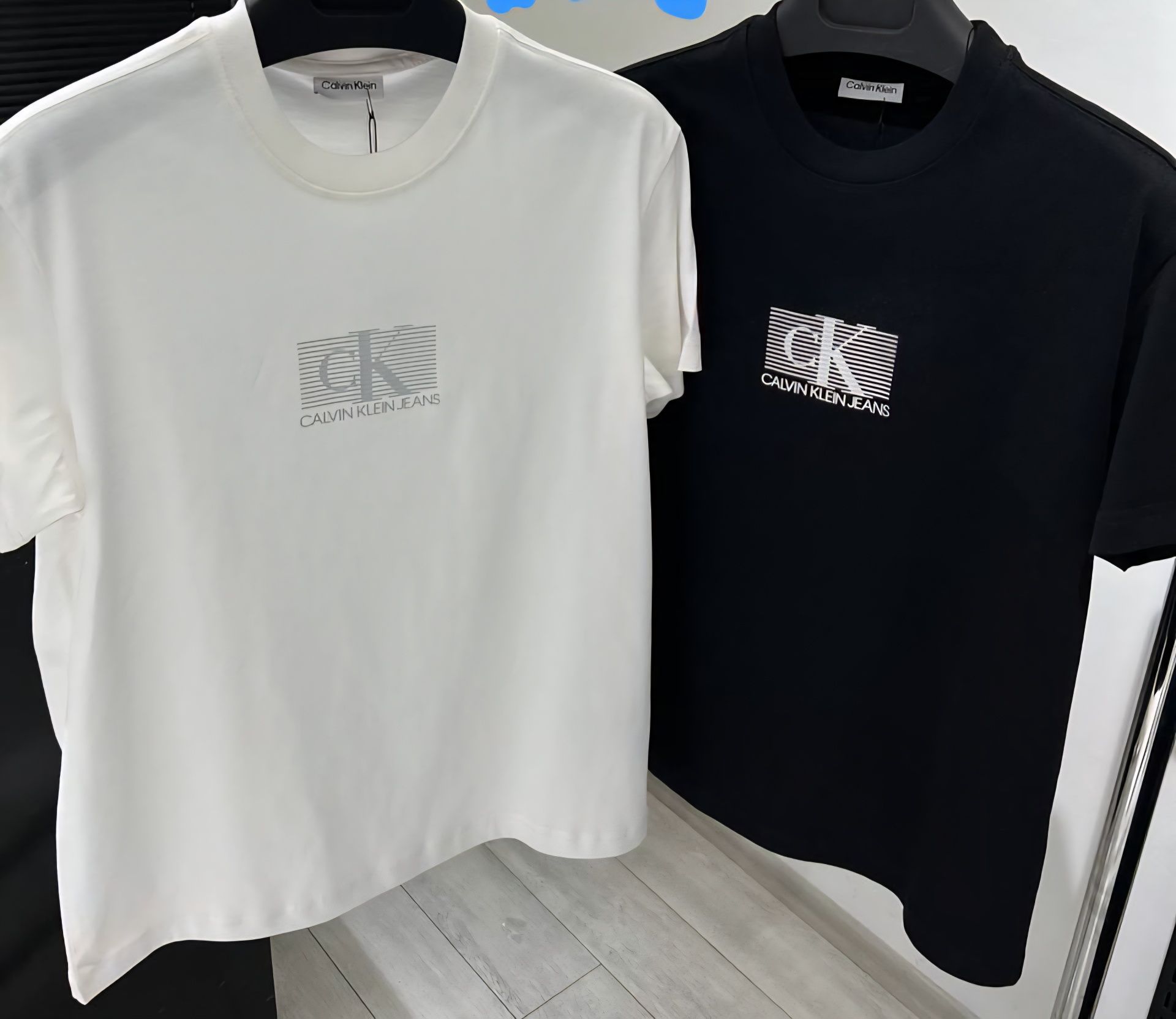 OFERTĂ Tricou Calvin Klein negru calitate premium - verificare colet