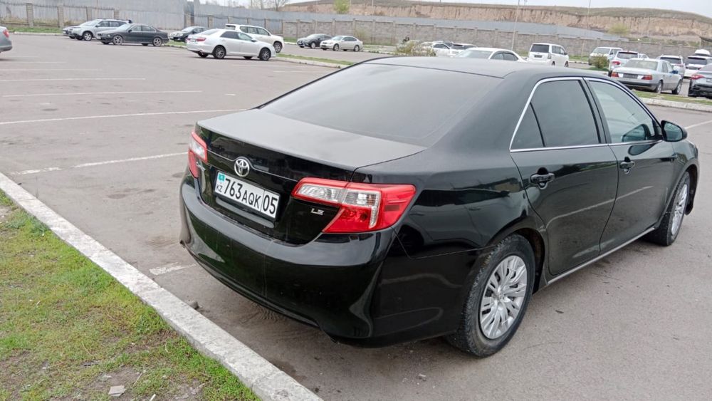 Машина TOYOTA Camry