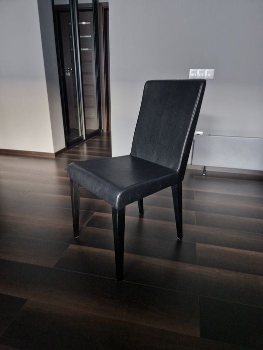 Трапезни столове и маса