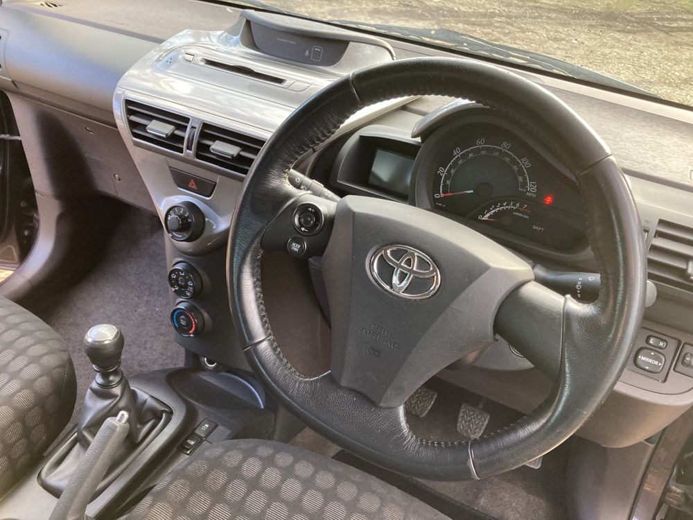 Тойота IQ // Toyota iQ 1.0vvti 2009г // НА ЧАСТИ //