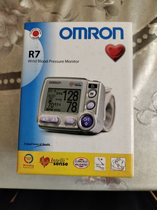Тонометр на запястье OMRON R7