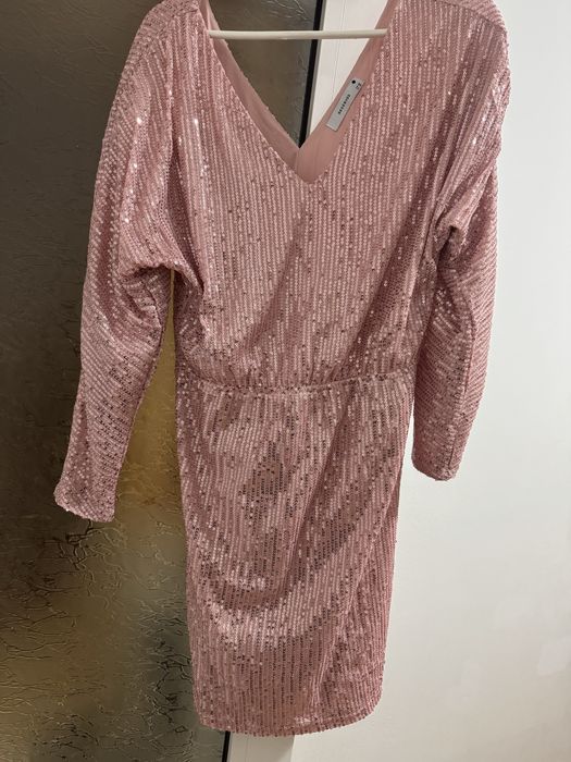 Пайетена розова рокля