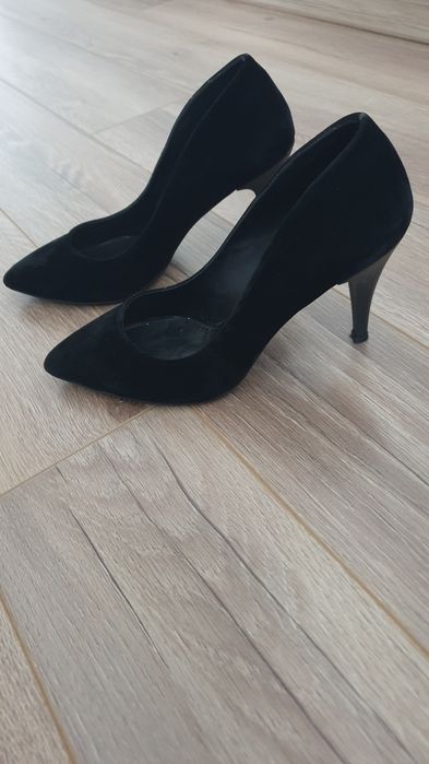 Класически черни велурени стилето обувки