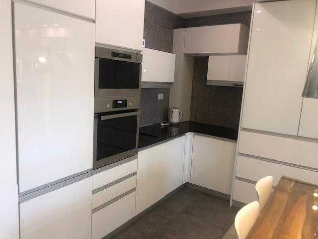 Дава се под наем Двустаен апартамент в Бургас, Център - 56 кв.м за 229.5 € - Снимка #3