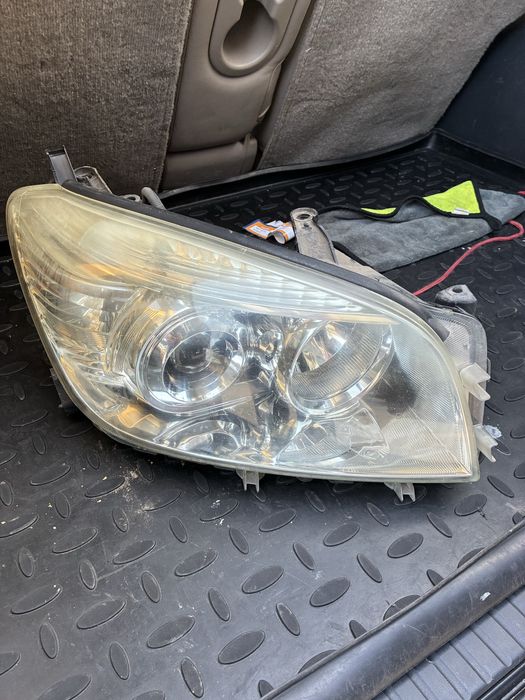 Фара Тойота Рав 4