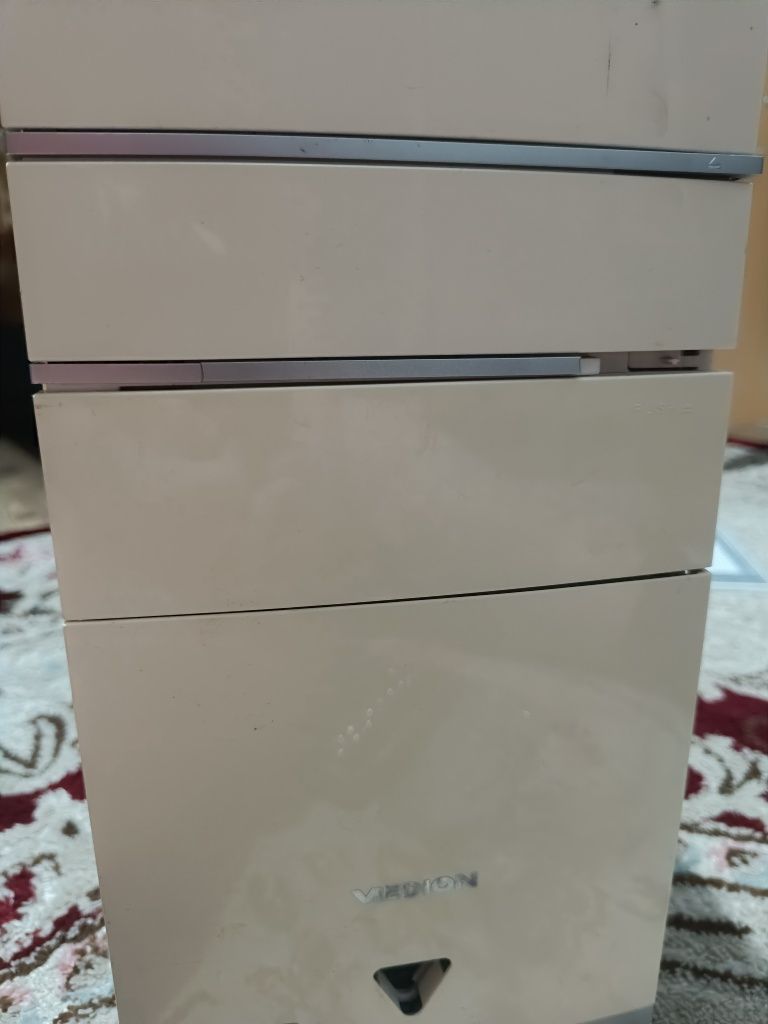 Vând PC "nu stiu ce componente are)