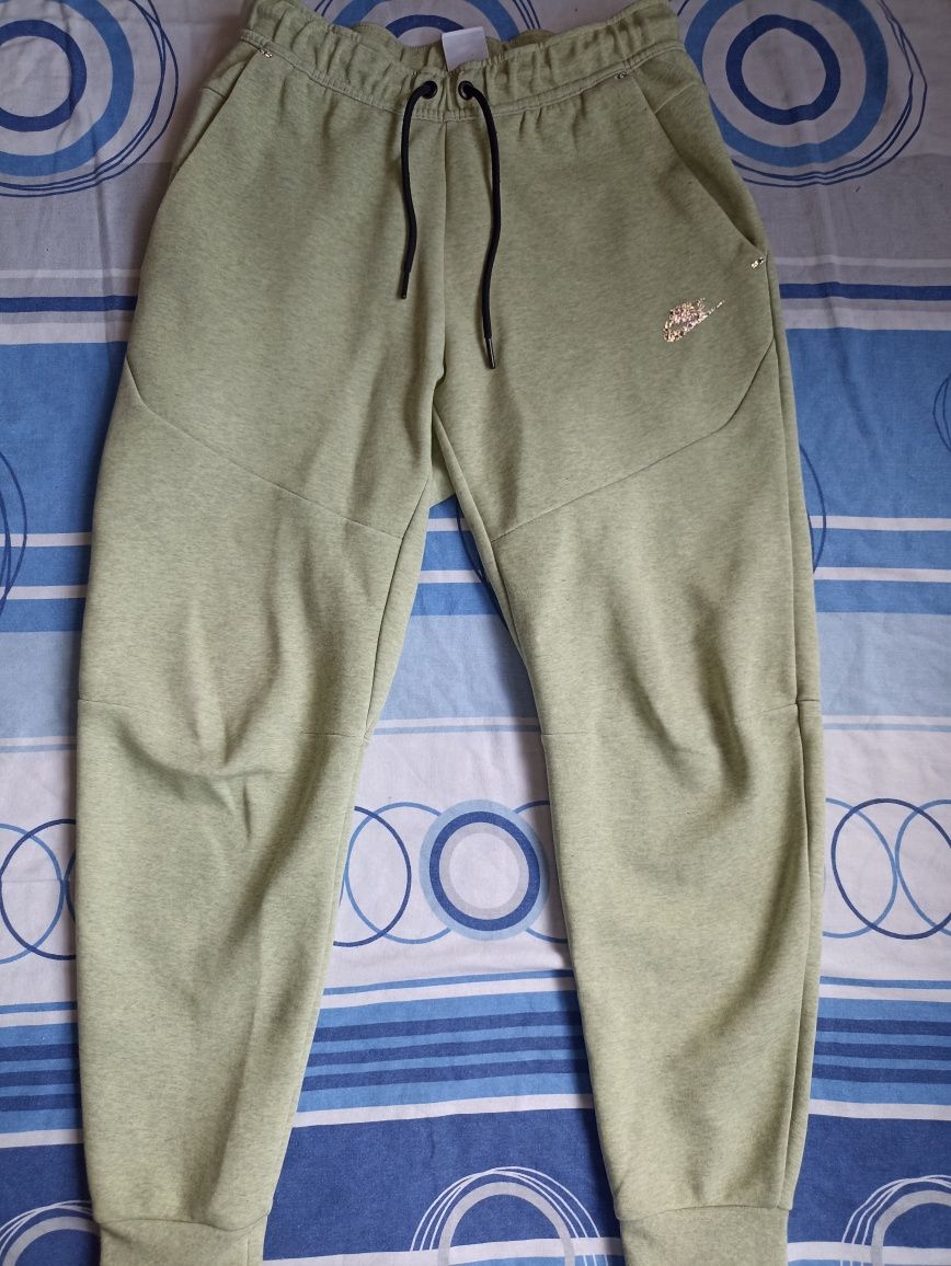 Nike tech fleece S