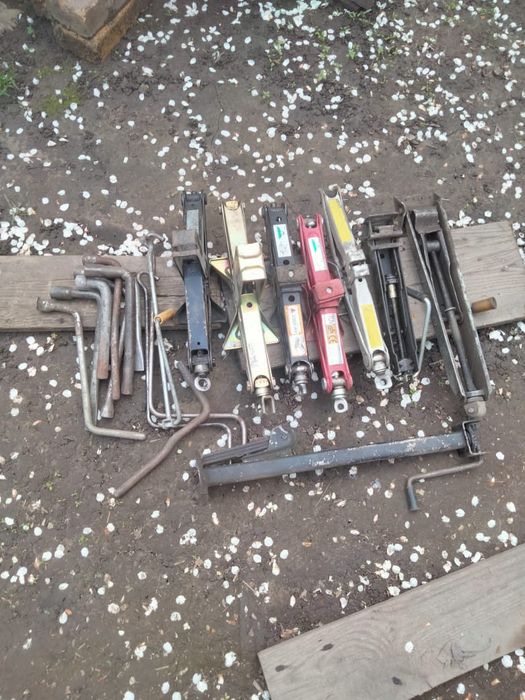 Продам домкрат,  тавотница