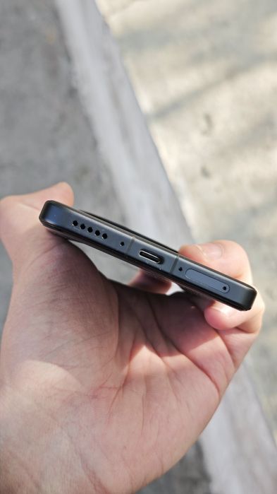 Vivo X200 Ultra 12/256 sotiladi