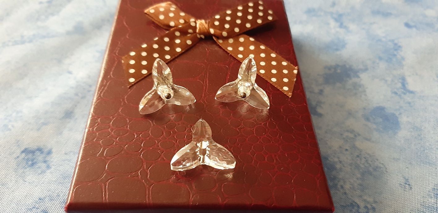 Комплект обеци и висулка с кристали Swarovski и чифт сребърни обеци