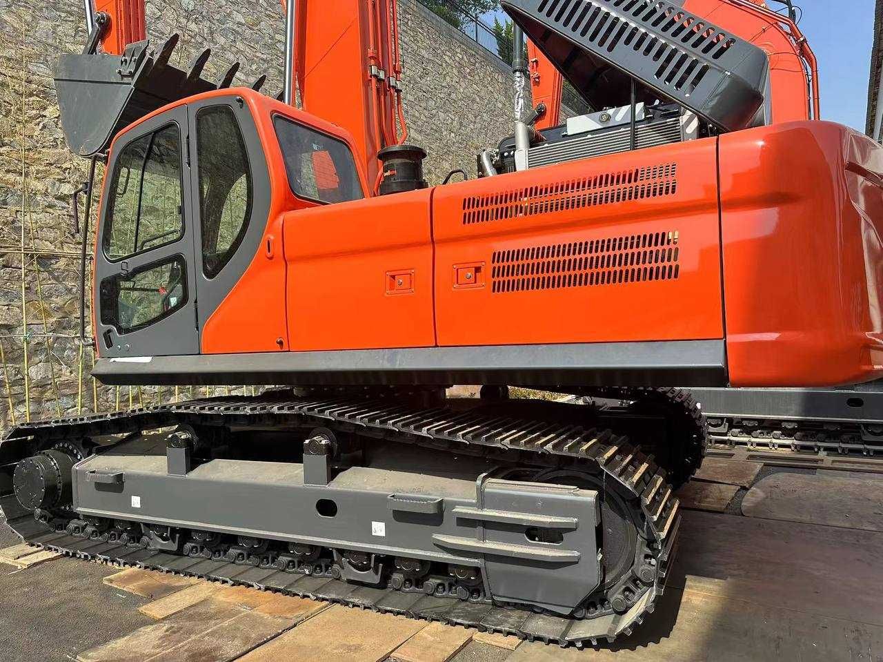 Экскаватор Lugong LG 220