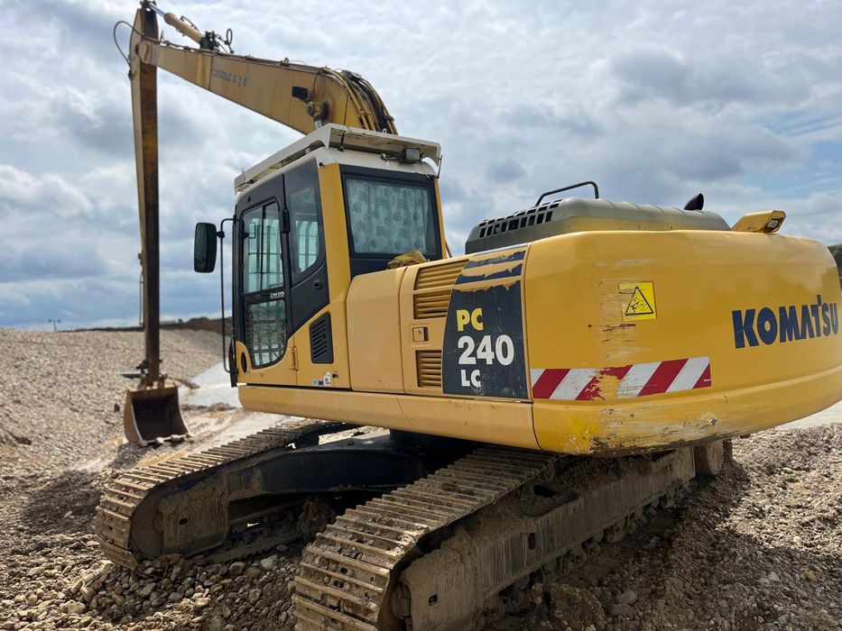 Vând excavator cu brat lung