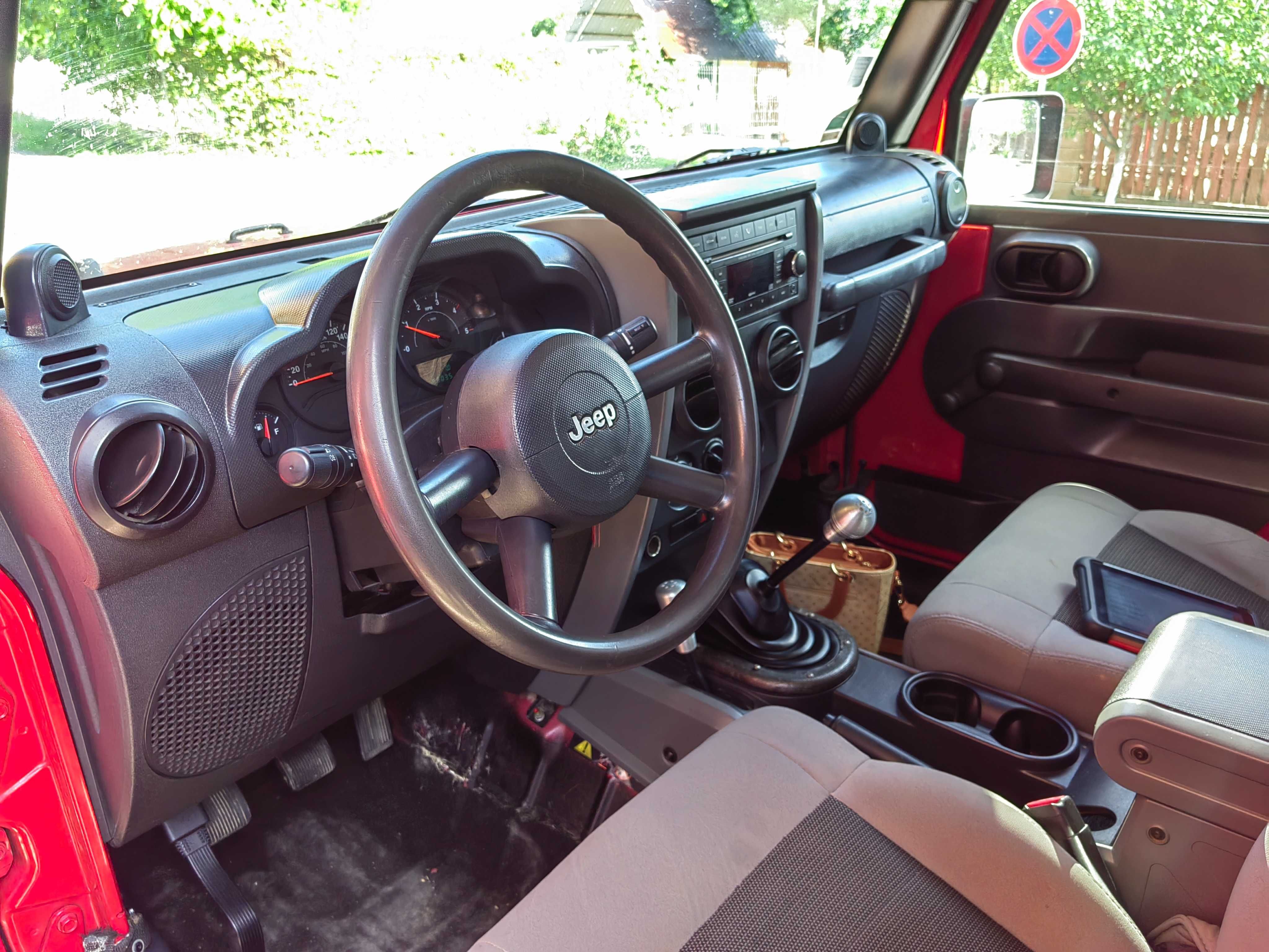 Vând autovehicul  Jeep