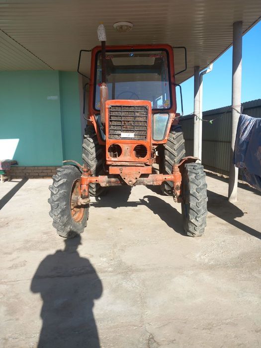 Мтз 80 трактори сотилади зудлик билан сотилади