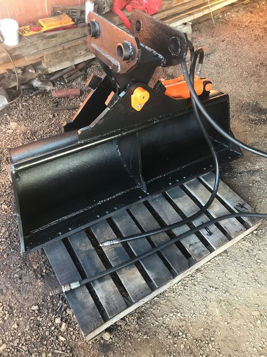 Cupa taluz inclinabila Buldoexcavator/ Excavator 5-8 t