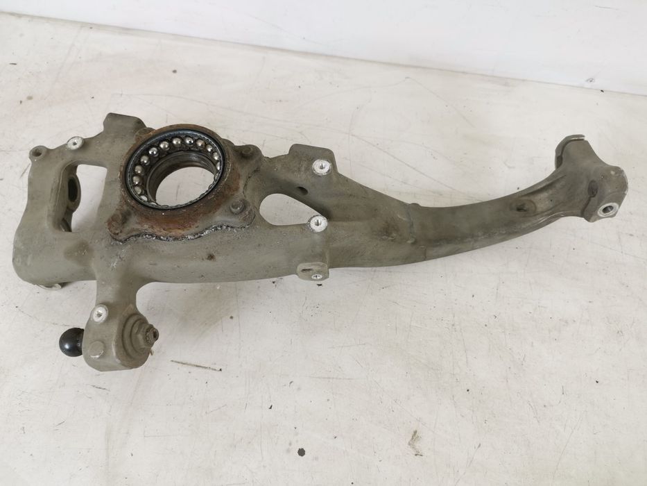 Порше Каен / Porsche Cayenne Оригинален десен носач на суспенсията в д