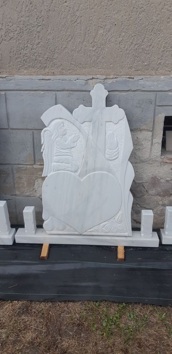 Cruci marmură,monumente funerare.