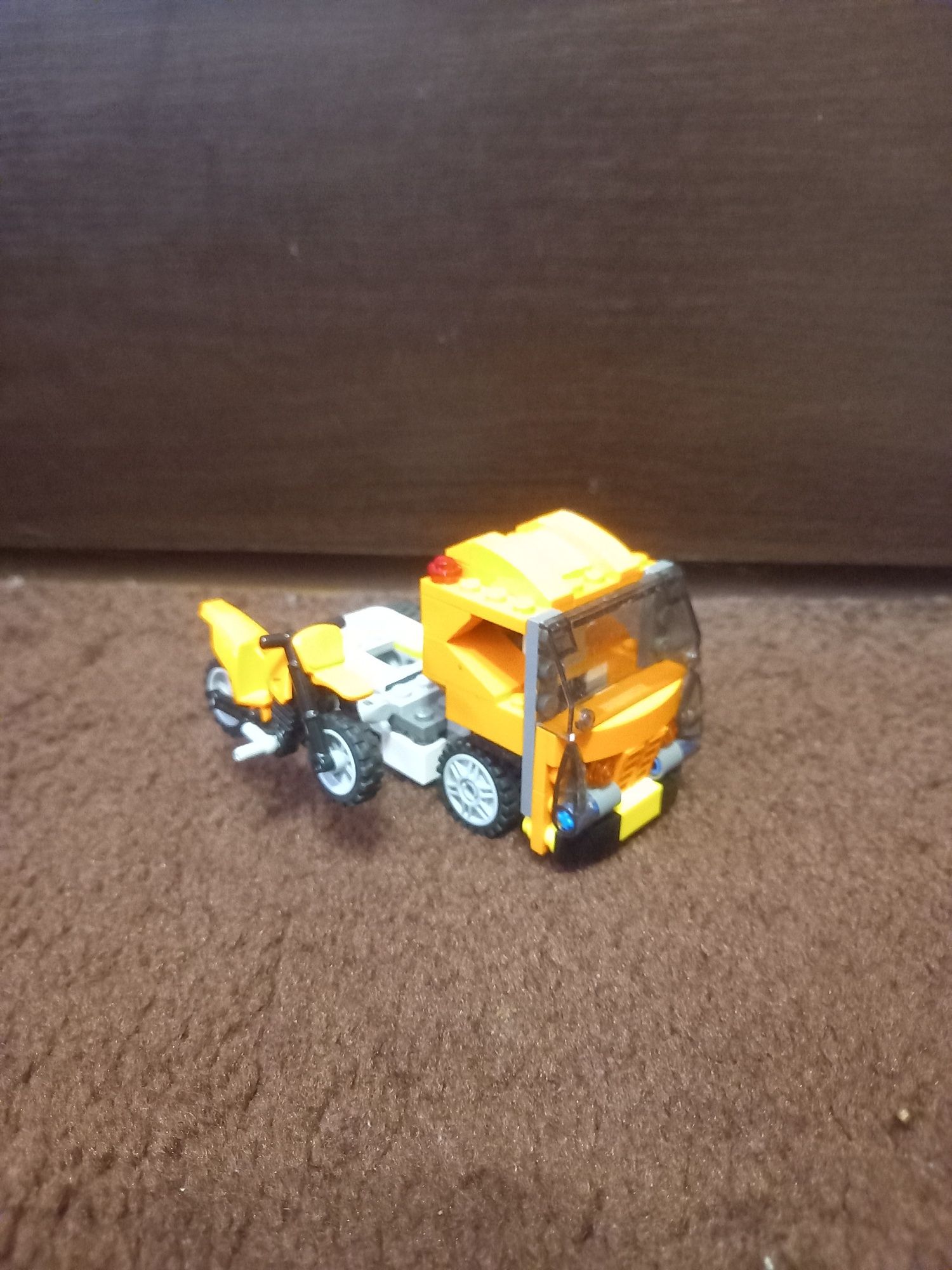 Lego citty masina de remorcati+motocicleta