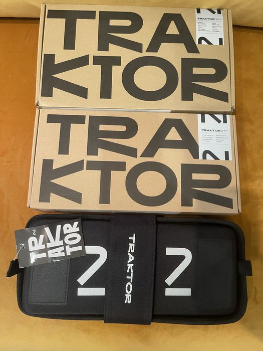 DJ контролер Native Instruments X1 MK3 / Traktor Z1 MK2