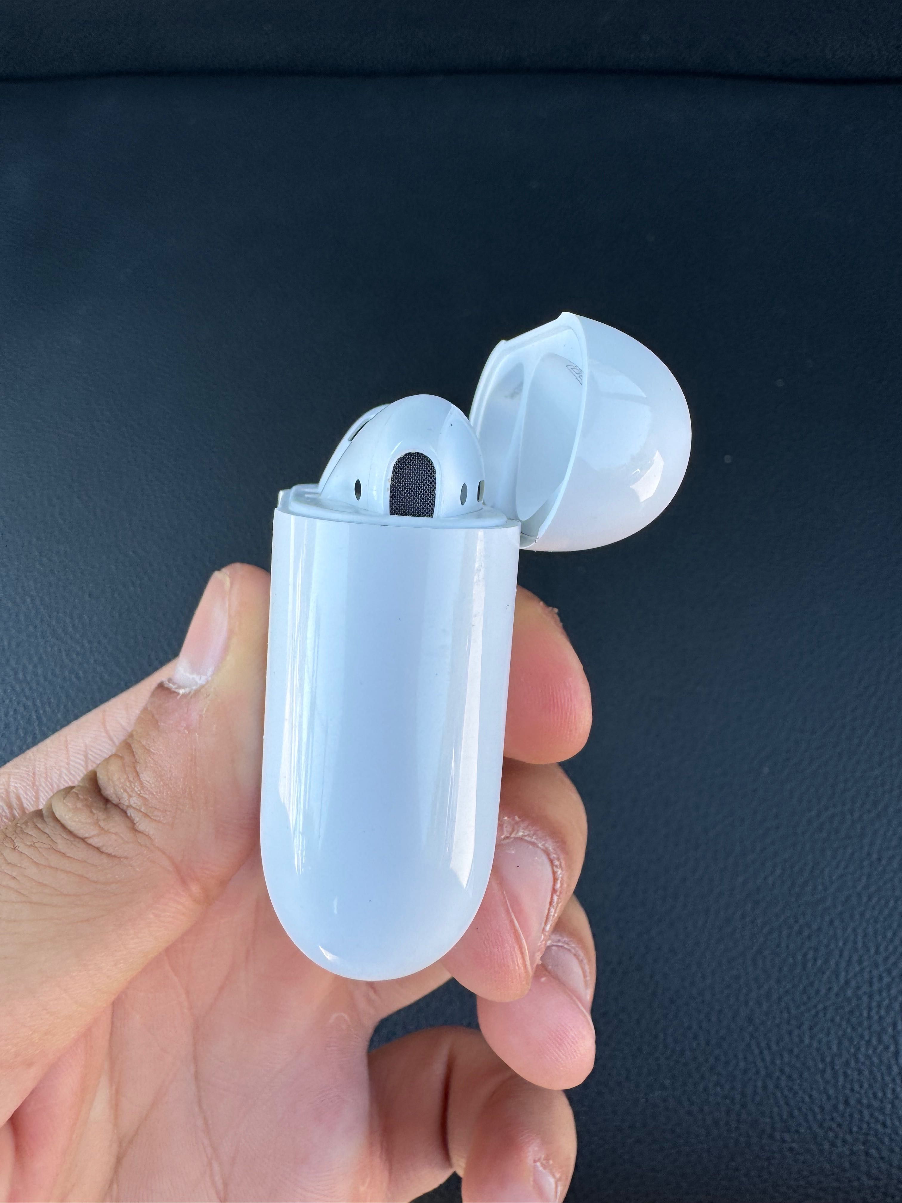 Airpods 2 с кабел и кутия