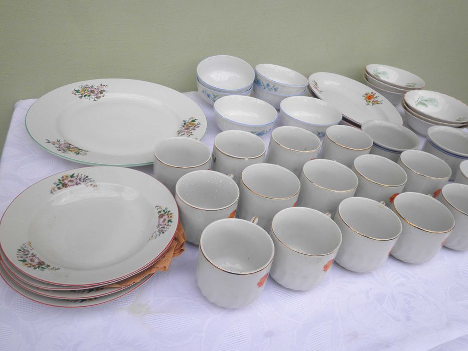 Стари български порцеланови и стъклени чини, чаши купи и др.