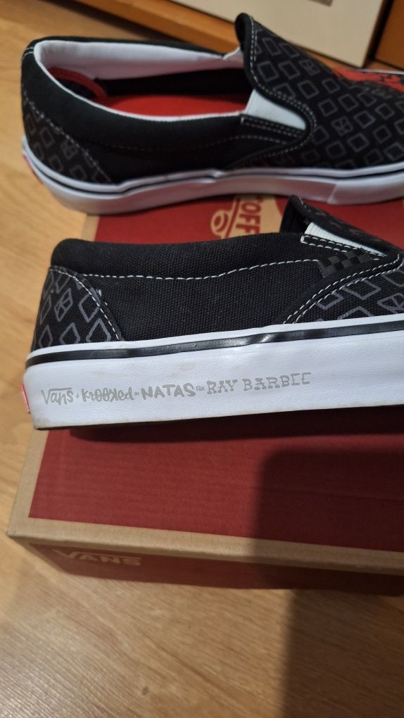 Продавам няколко модела VANS