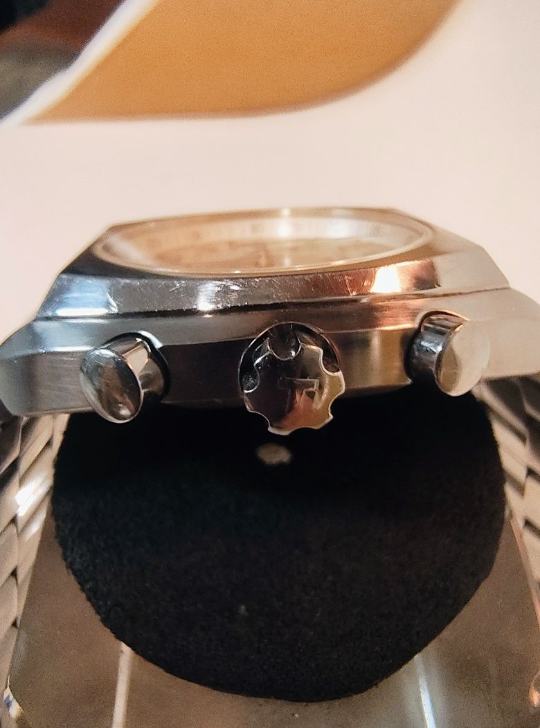 Часовник Tissot Chronograph Swiss