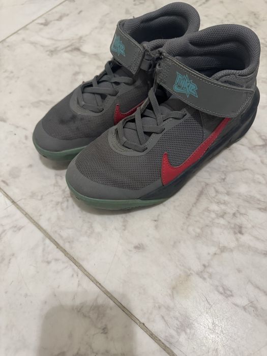 Продам кроссовки доя мальчика Nike