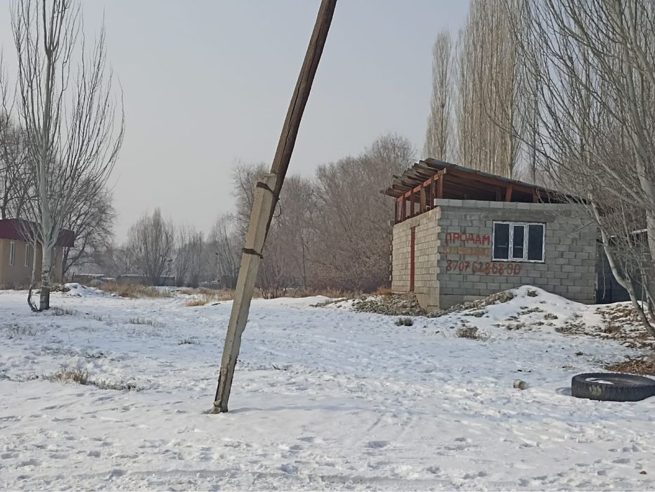 Участок с времянкой