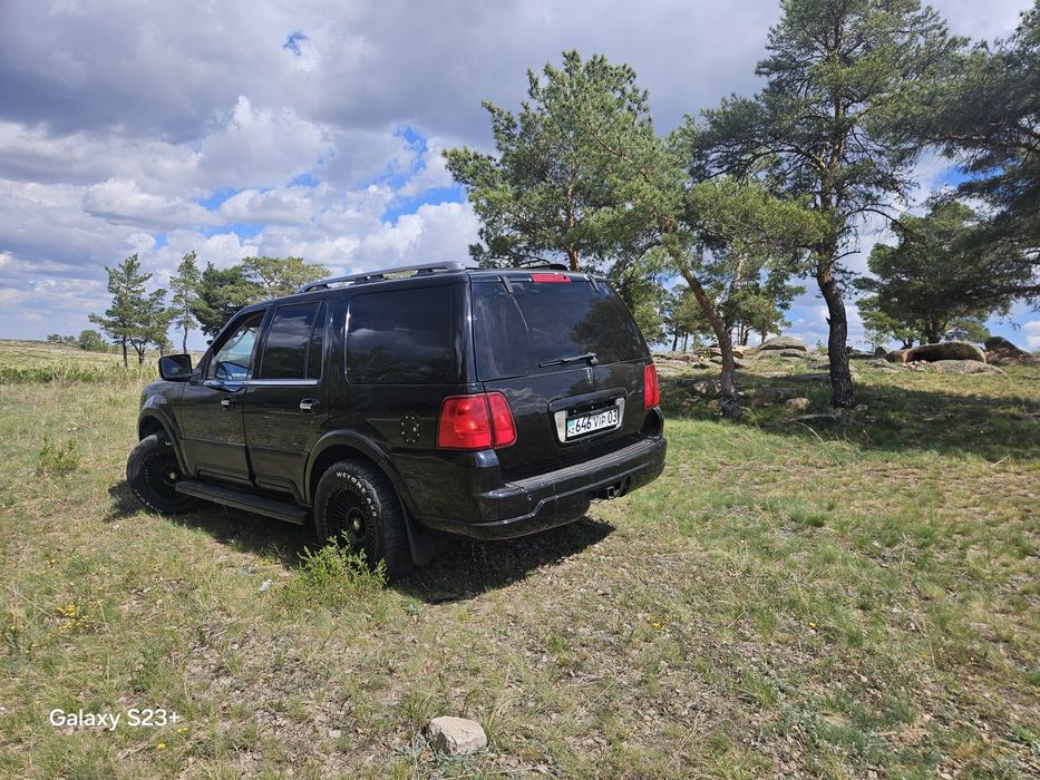 Продам  линкольн навигатор