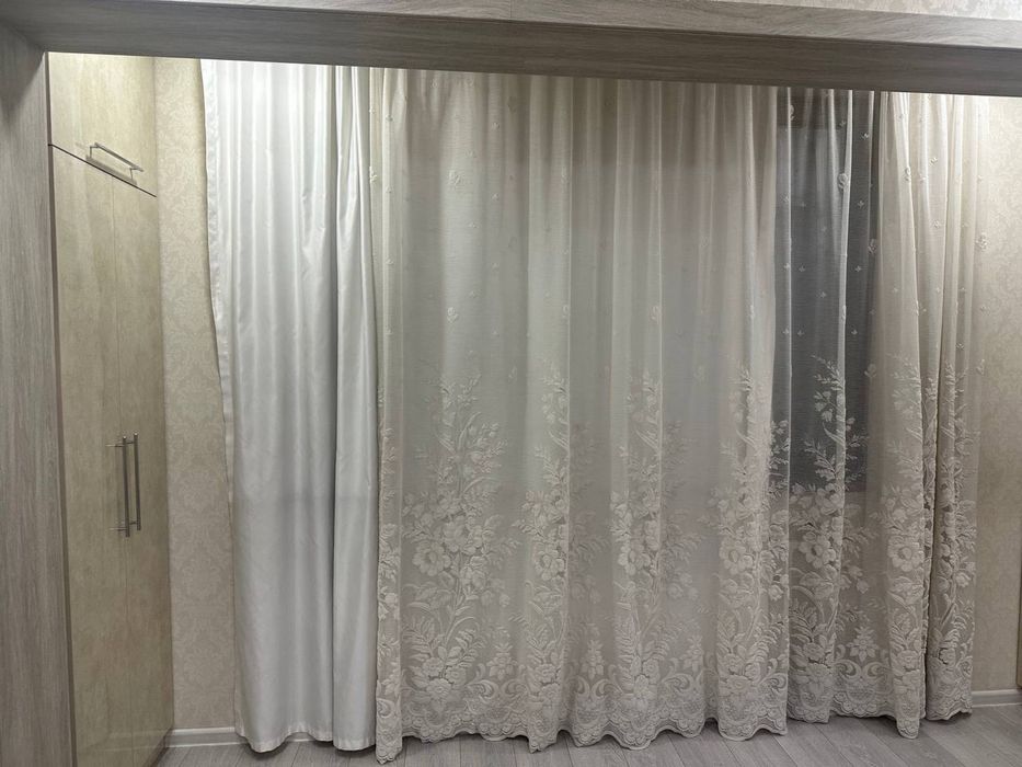 Продаются комплект солнцезащитка и тюль в отличном состоянии