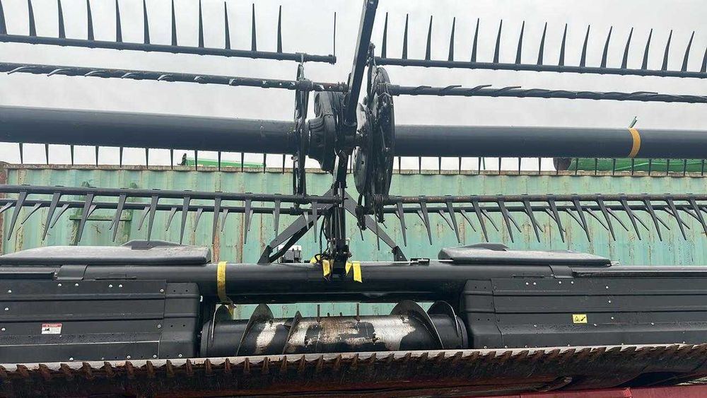 Продам жатку зерновую MacDon FD70