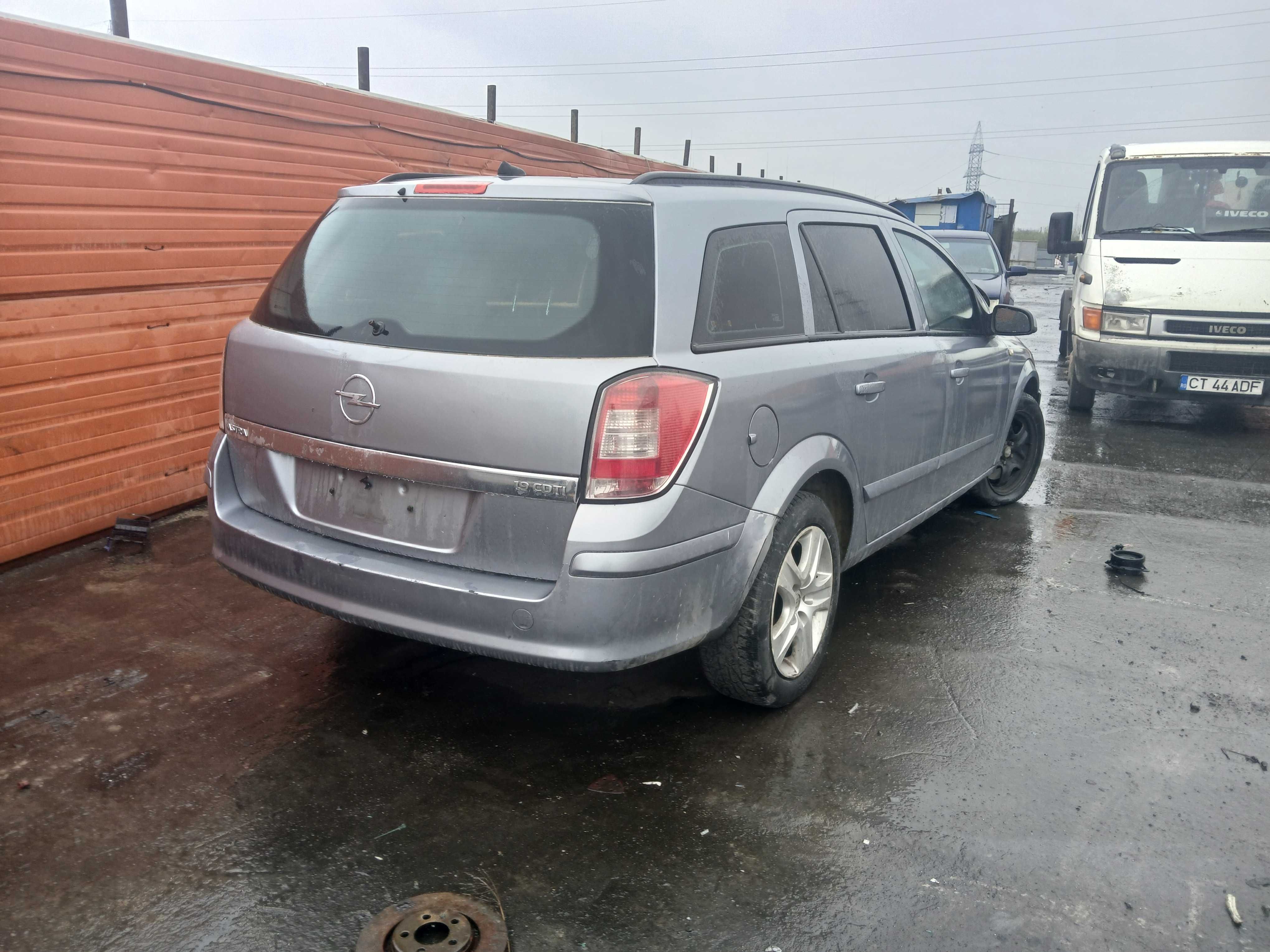 Dezmembram opel astra h