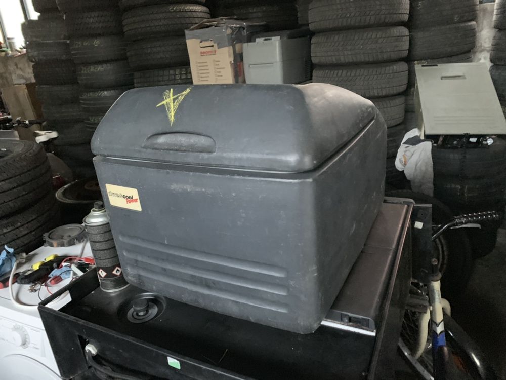 Frigider auto camion rulota cu compresor congeleaza 12v si 24v