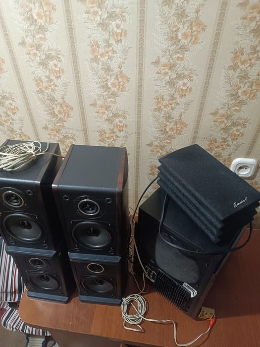 Продаю буфер Emater 5X1 мошьный 100watt састояние харошое.