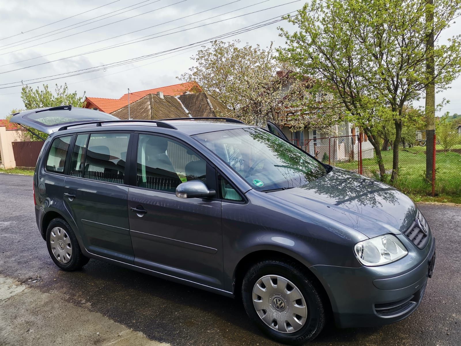 Vând Vw Touran 1,9 tdi