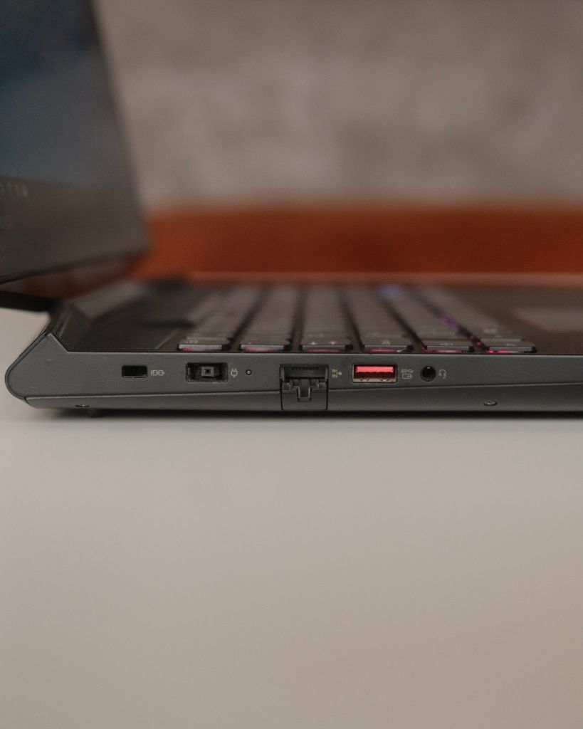 Lenovo Legion y720 (Nvidia GTX 1060, Intel i7 i7-7700HQ)