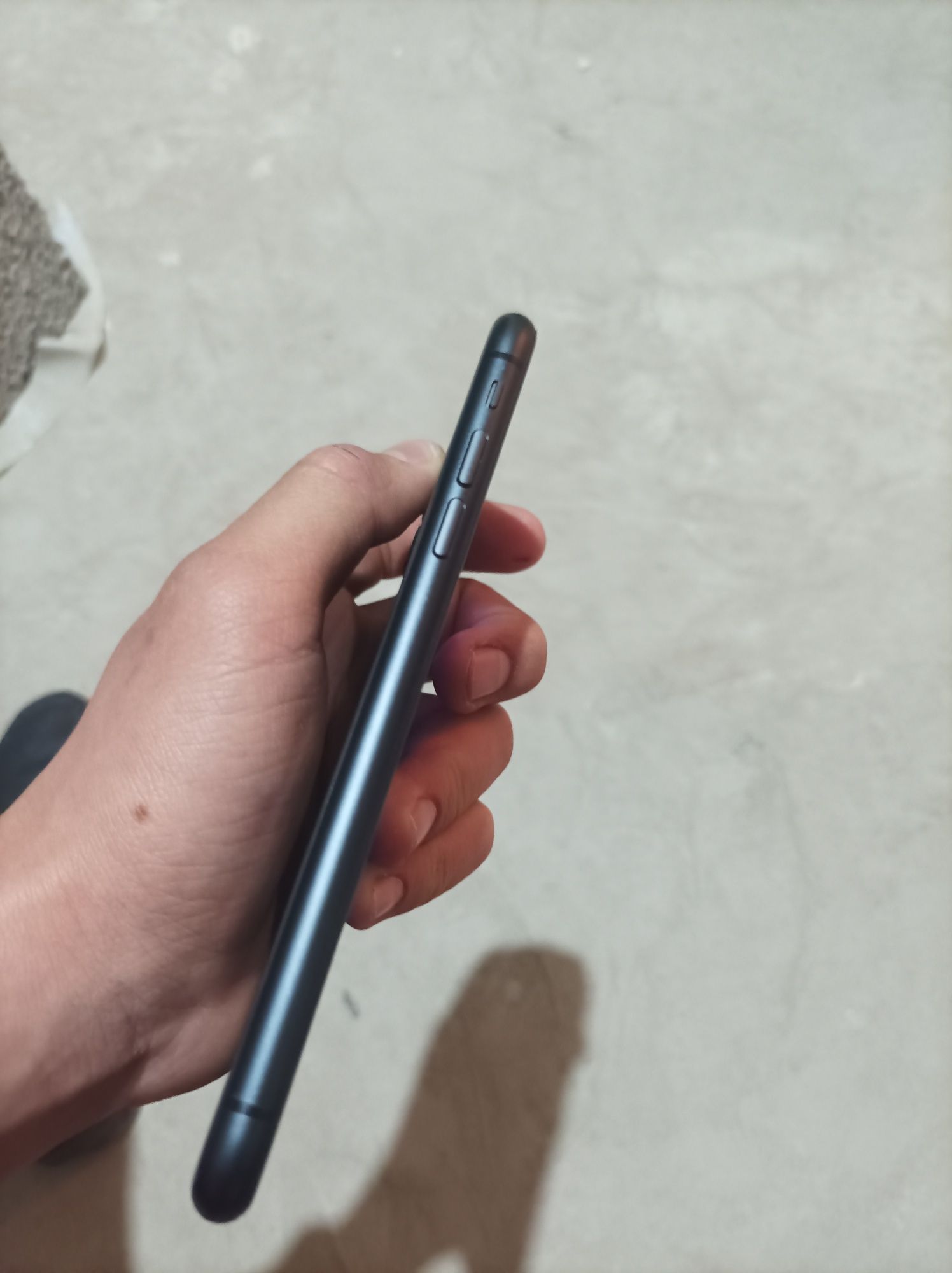 Iphone 11 qora 64gb