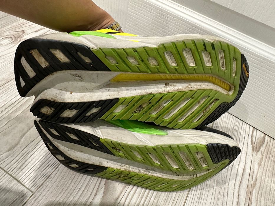 Маратонки Puma и adidas