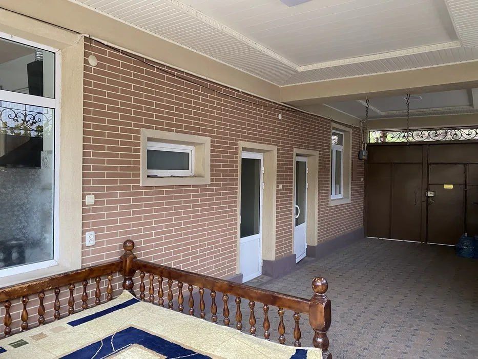 Сотилади Дом Яккасарай 2,5 сотки 2 этажа ор. ресторан Сим Сим Продажа