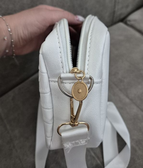 Малка бяла дамска чанта