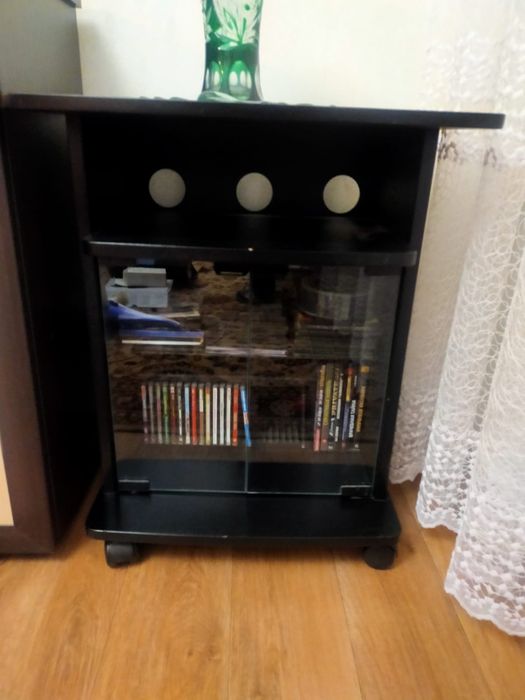 Продам тумбочку под телевизор