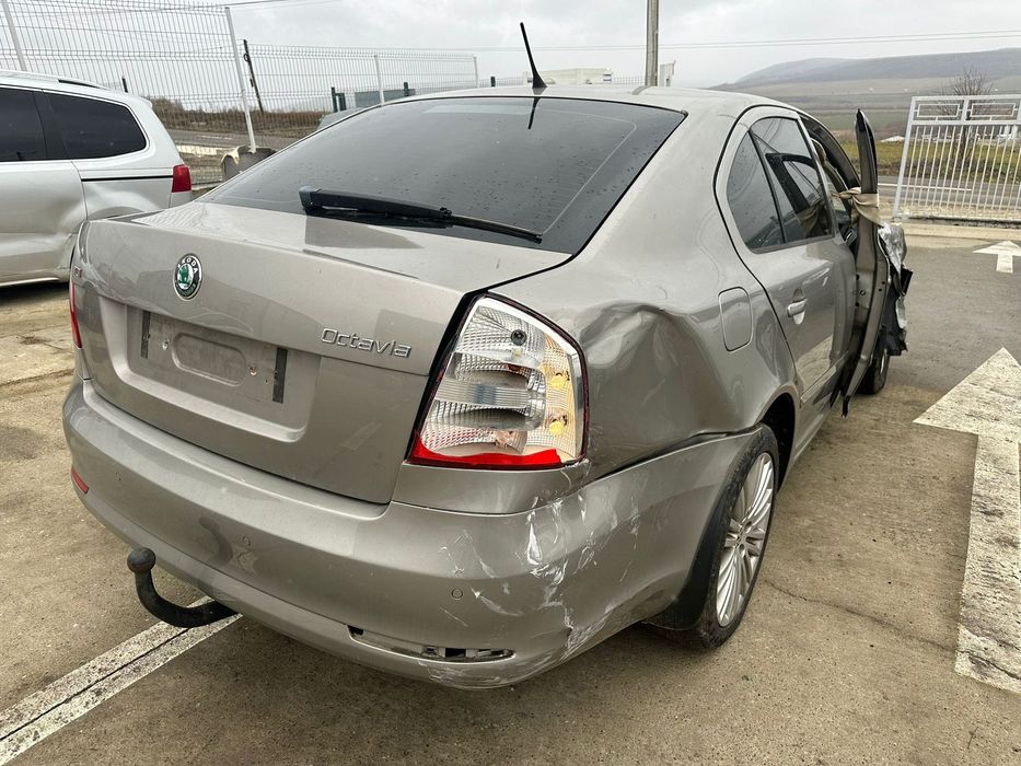 Dezmembrez / Dezmembrari / Piese / Accesorii Skoda octavia 2 facelift 2012 2.0 tdi CFHC bej volan stanga