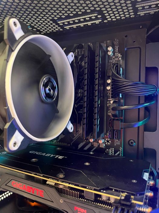 Геймърски компютър Intel Core i7 8700, GTX 1080 8GB, 16GB ram
