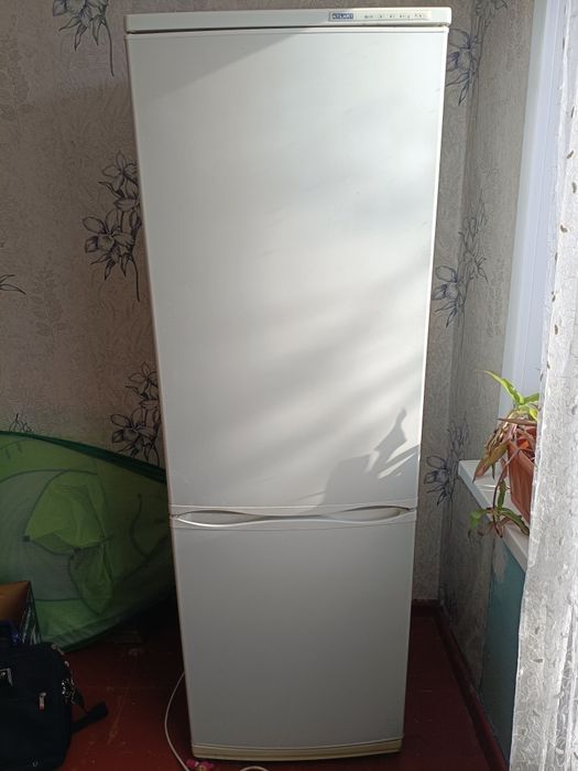Бытовая техника холодильник