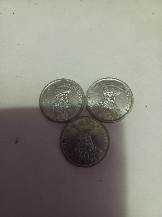 De vanzare moneda de 100