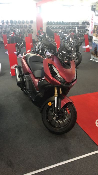 Vând Honda ADV 350