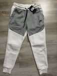 Pantaloni Nike Tech