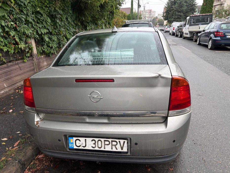 Vand Opel Vectra C 2003 1.6 benzina 100cai, AC - necesita reparatii