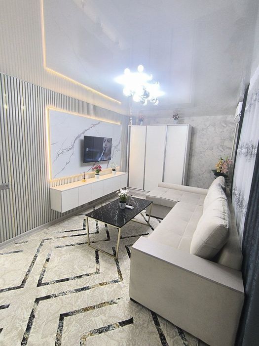 Продаётся квартира
Фархадский 1 остановка
Комнат 1в